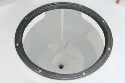 Емкость ЦКТ 3000 л с патрубком 110мм под плотность до 1,2 г/см3 белая в обрешетке с лестницей